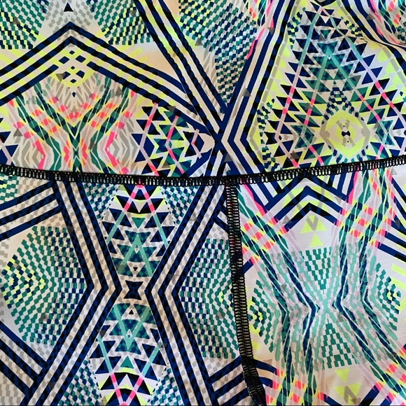 Victoria’s Secret VSX Aztec Geometric Print Pattern Knockout Tights Leggings S - Picture 7 of 9